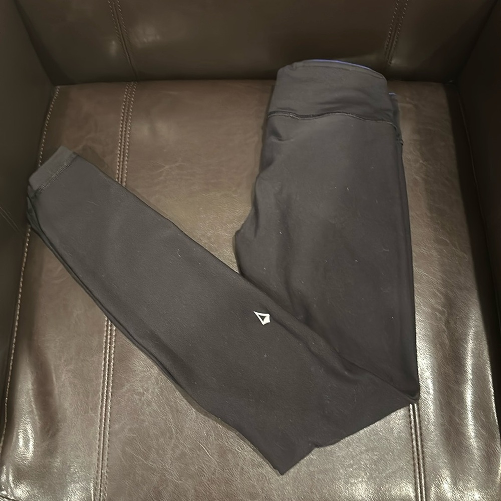 Reversible Ivivva girls leggings in black. Size 12